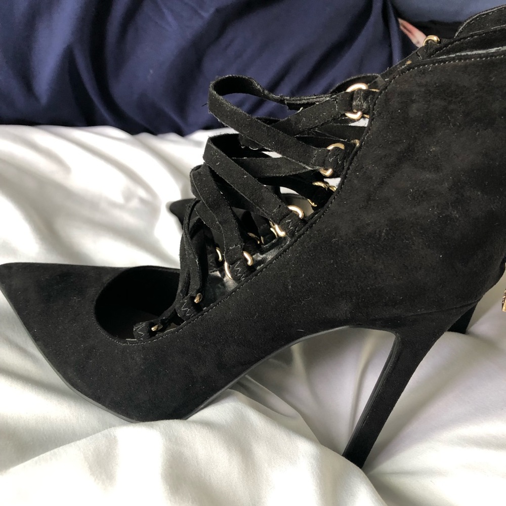 Guess suede-like heels
